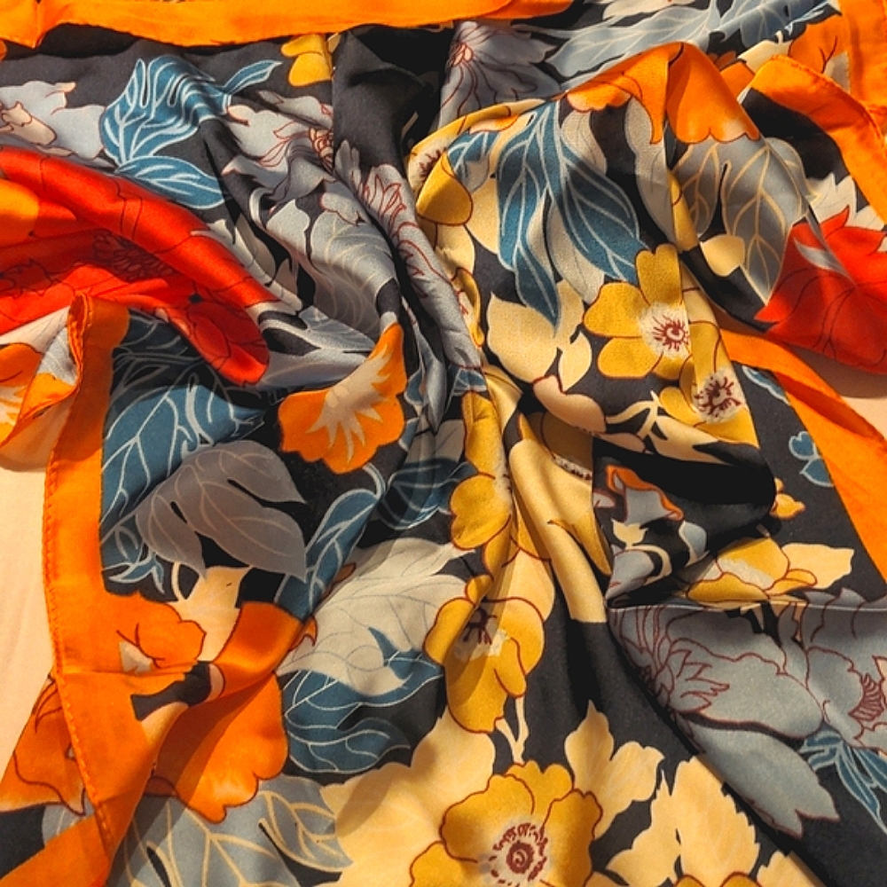 NEW Silky Flower Scarf 🌺🌹